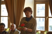 Pani Jadwiga Duchnicka, prowadząca warsztaty "Usłane rózami"