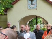 Pracownik muzeum Pan dr Andrezj Małysa oprowadza podczas ziedzania klasztoru franciszkanów w Kętach